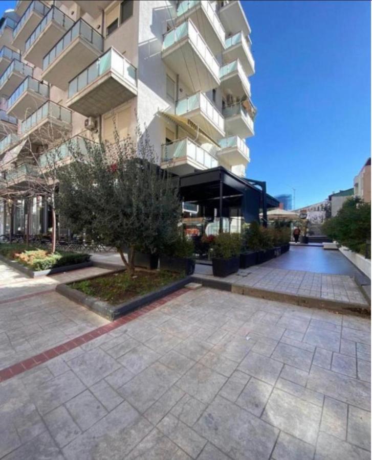 Syncron Apartments In The Center Of Тирана Екстер'єр фото